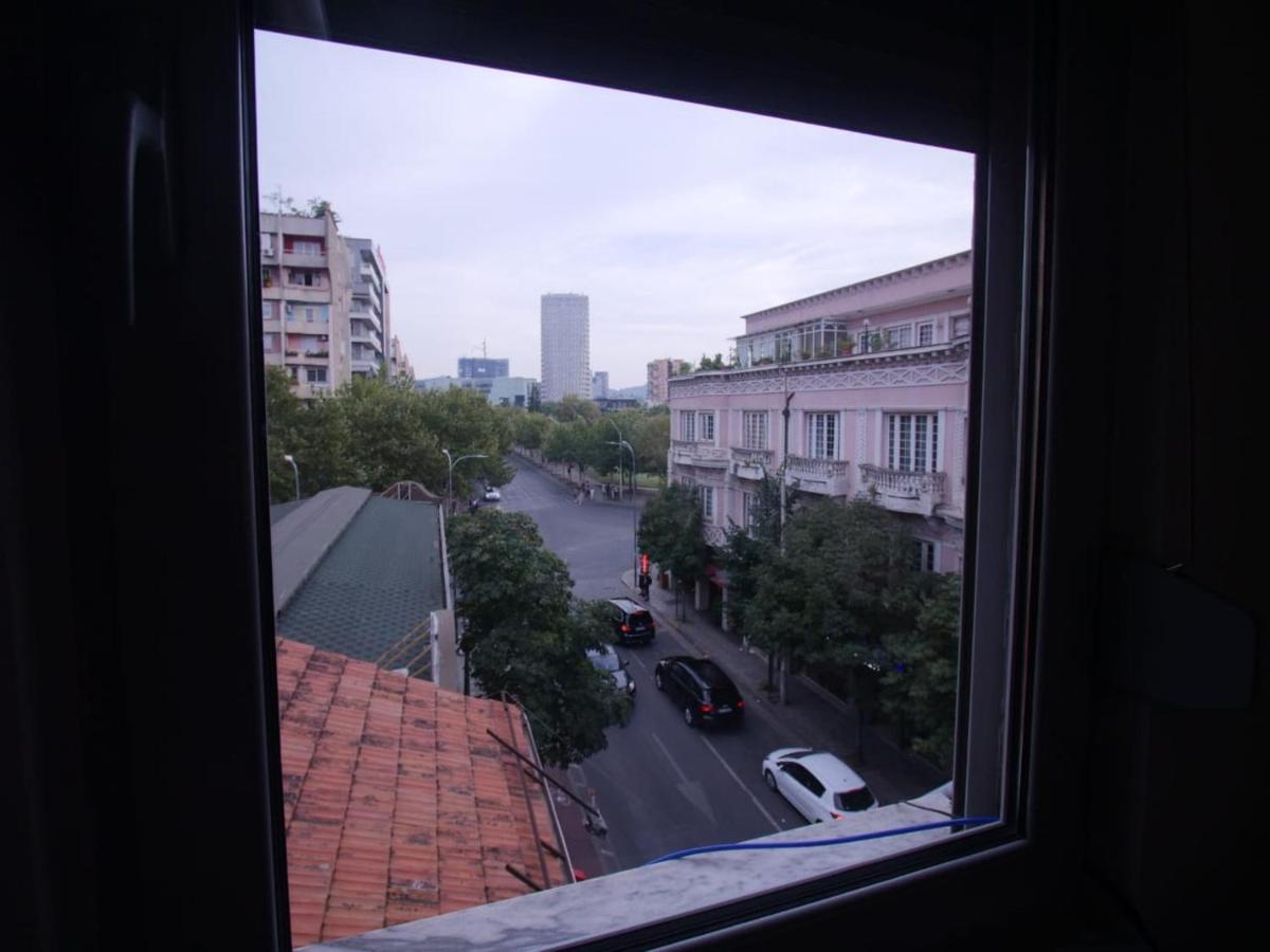 Hidden Gem In The Center Of Tirana Apartment Екстериор снимка